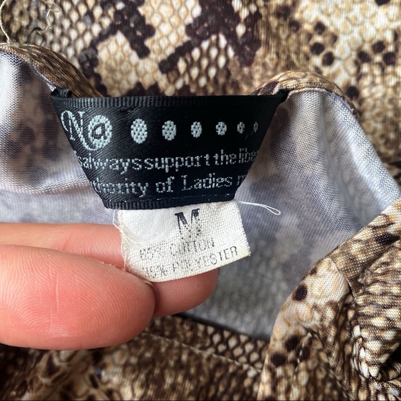 🌿 NA CROCODILE PRINT OLIVE GREEN TAN COTTON LONG SLEEVE TOP! - Picture 5 of 6